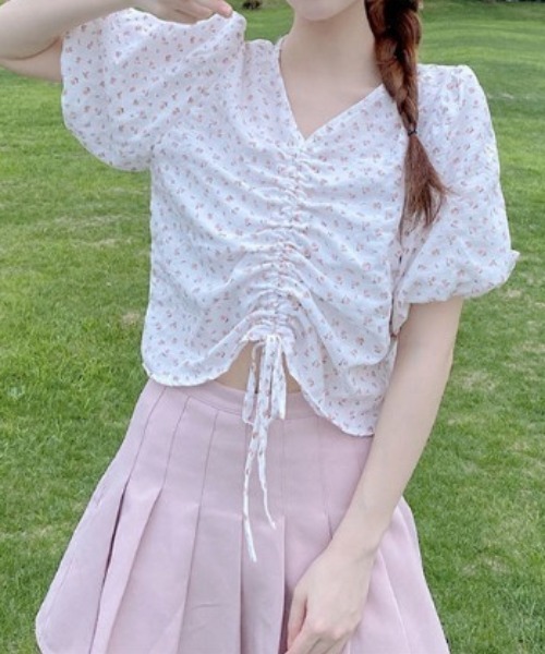 Mejoul(メジュール)の「小花柄フロントドロストシャーリングブラウス(シャツ/ブラウス・レディース・ブルー/イエロー/ピンク・M/L)」の5枚目の写真