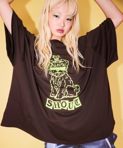 Candy Stripper(キャンディストリッパー)の「SHOUT PUPPY OVER SIZE RAGLAN トップス(Tシャツ/カットソー・レディース・ライトグリーン/アイボリー/ブラウン・FREE)」の4枚目の写真