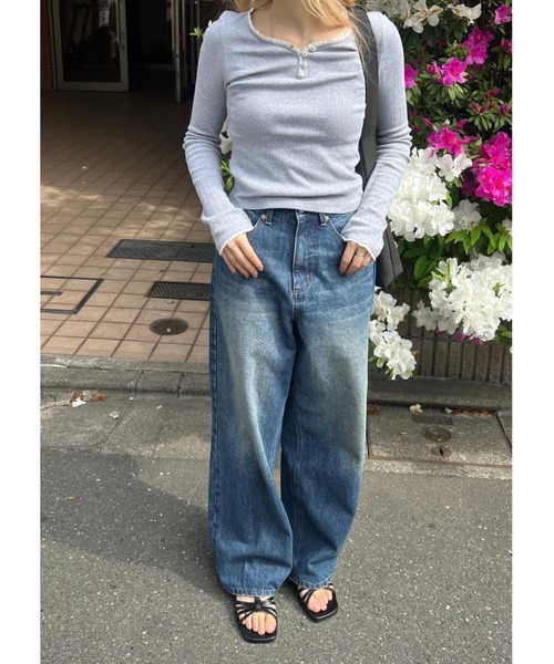 GIUNON(ジウノン)の「wide curve denim pants / ワイドカーブデニムパンツ(デニムパンツ・レディース・ブルー・0/1)」の7枚目の写真
