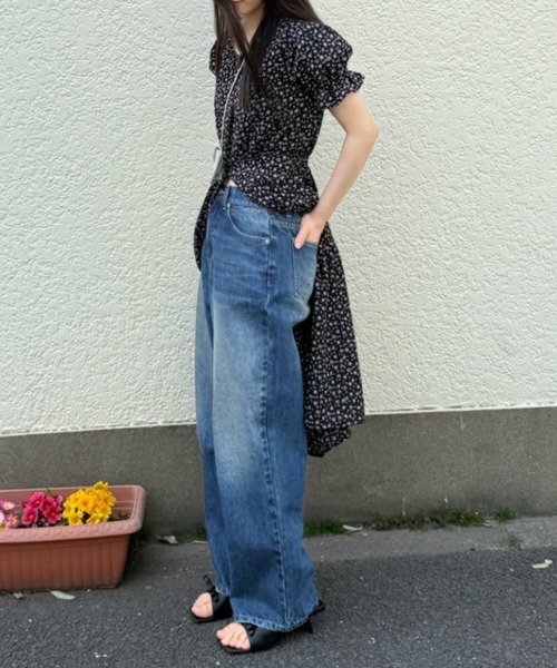 GIUNON(ジウノン)の「wide curve denim pants / ワイドカーブデニムパンツ(デニムパンツ・レディース・ブルー・0/1)」の11枚目の写真