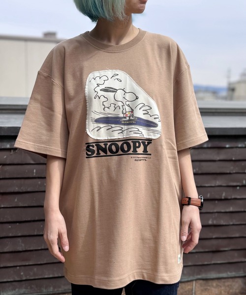 SNOOPY×OLD BETTY'S(スヌーピーカケルオールドベティーズ)の「スヌーピー【SNOOPY】organic cotton T-shirts(SURFIN)(Tシャツ/カットソー・レディース・ダークネイビー/ブラック/オフホワイト/ベージュ系その他・M/XL/L)」の4枚目の写真