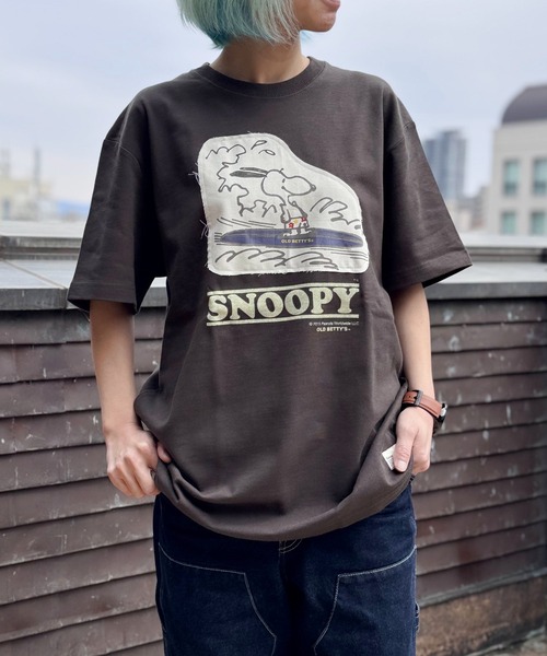 SNOOPY×OLD BETTY'S(スヌーピーカケルオールドベティーズ)の「スヌーピー【SNOOPY】organic cotton T-shirts(SURFIN)(Tシャツ/カットソー・レディース・ダークネイビー/ブラック/オフホワイト/ベージュ系その他・M/XL/L)」の3枚目の写真