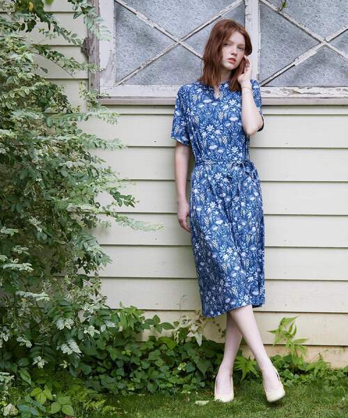 LAURA ASHLEY(ローラアシュレイ)の「【WEB限定/M~LL3サイズ/ジャージ素材】パルテール柄 ワンピース(ワンピース・レディース・ネイビー系6・42/40/38)」の4枚目の写真