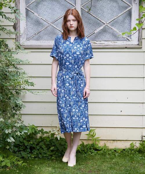 LAURA ASHLEY(ローラアシュレイ)の「【WEB限定/M~LL3サイズ/ジャージ素材】パルテール柄 ワンピース(ワンピース・レディース・ネイビー系6・42/40/38)」の5枚目の写真