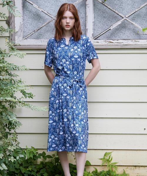 LAURA ASHLEY(ローラアシュレイ)の「【WEB限定/M~LL3サイズ/ジャージ素材】パルテール柄 ワンピース(ワンピース・レディース・ネイビー系6・42/40/38)」の6枚目の写真