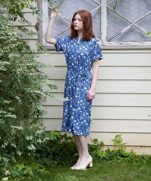 LAURA ASHLEY(ローラアシュレイ)の「【WEB限定/M~LL3サイズ/ジャージ素材】パルテール柄 ワンピース(ワンピース・レディース・ネイビー系6・42/40/38)」の7枚目の写真