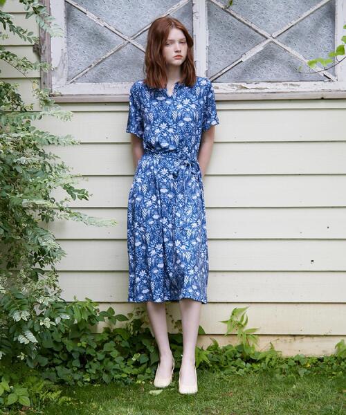 LAURA ASHLEY(ローラアシュレイ)の「【WEB限定/M~LL3サイズ/ジャージ素材】パルテール柄 ワンピース(ワンピース・レディース・ネイビー系6・42/40/38)」の8枚目の写真