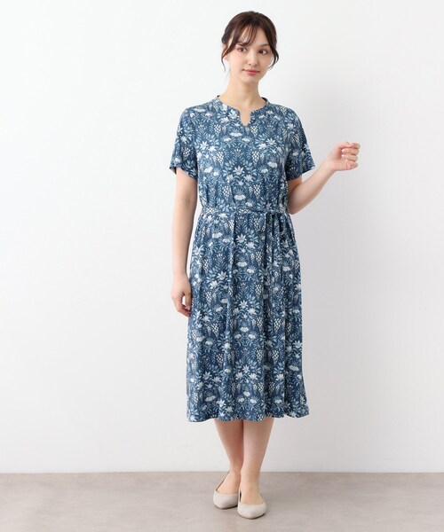 LAURA ASHLEY(ローラアシュレイ)の「【WEB限定/M~LL3サイズ/ジャージ素材】パルテール柄 ワンピース(ワンピース・レディース・ネイビー系6・42/40/38)」の10枚目の写真