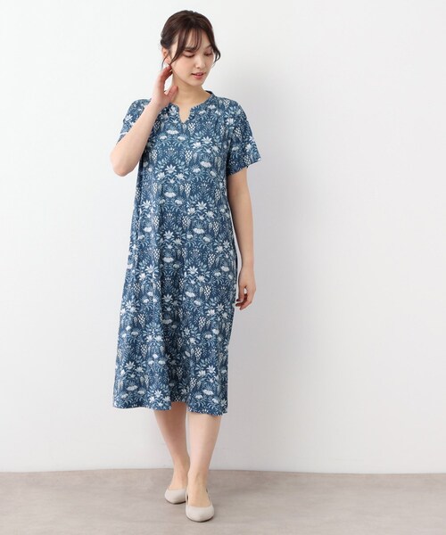 LAURA ASHLEY(ローラアシュレイ)の「【WEB限定/M~LL3サイズ/ジャージ素材】パルテール柄 ワンピース(ワンピース・レディース・ネイビー系6・42/40/38)」の11枚目の写真