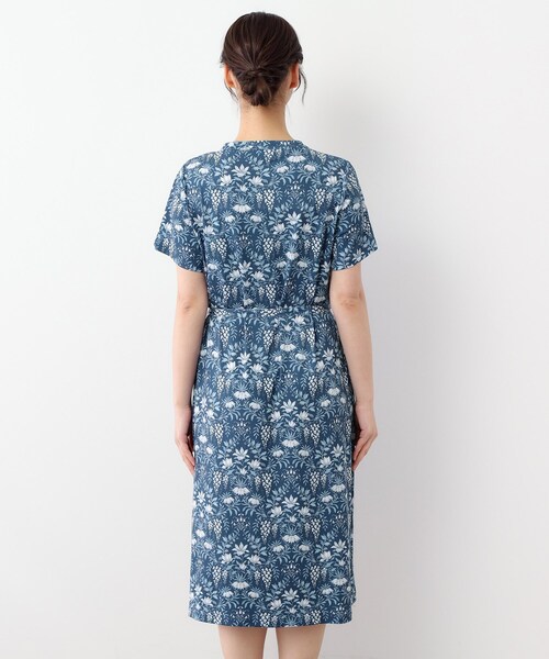 LAURA ASHLEY(ローラアシュレイ)の「【WEB限定/M~LL3サイズ/ジャージ素材】パルテール柄 ワンピース(ワンピース・レディース・ネイビー系6・42/40/38)」の15枚目の写真