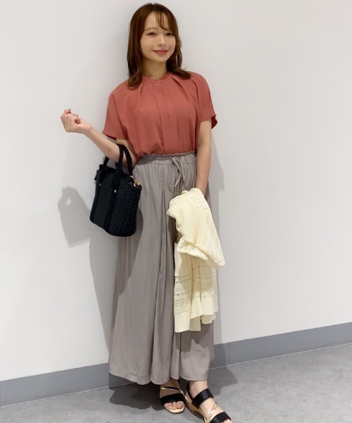 Honeys（ハニーズ）の「バンドカラーブラウス（シャツ/ブラウス・レディース・ネイビー/ホワイト/オレンジ/ブルーグリーン/グレイッシュベージュ・S/M/L/LL/3L）」の6枚目の写真