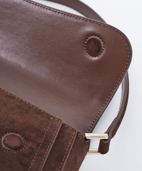 PUBLIC TOKYO（パブリックトウキョウ）の「エコスウェードフラップBAG（ハンドバッグ・レディース・ブラック/ライトベージュ/ブラウン・FREE）」の11枚目の写真