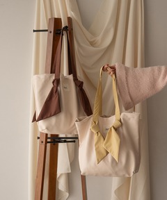 SALE【AMI】ミディトートバッグ ブラック レザー ミディ トートバッグ ブラック | AMI PARIS