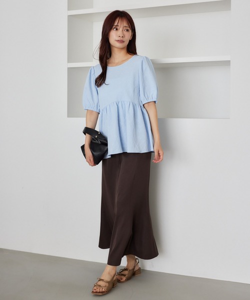 mysty woman（ミスティウーマン）の「フラワージャガードペプラムブラウス   572852（シャツ/ブラウス・レディース・オフホワイト/ブラック/ライトブルー・FREE）」の4枚目の写真