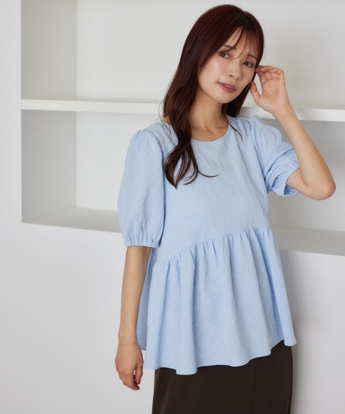 mysty woman（ミスティウーマン）の「フラワージャガードペプラムブラウス   572852（シャツ/ブラウス・レディース・オフホワイト/ブラック/ライトブルー・FREE）」の7枚目の写真