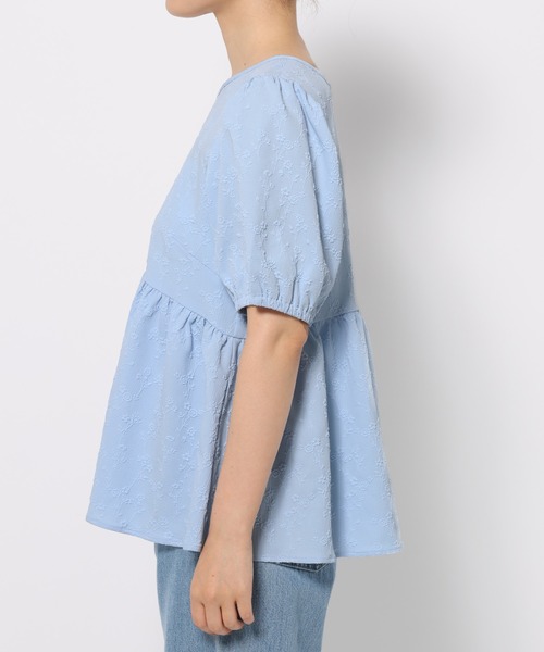 mysty woman（ミスティウーマン）の「フラワージャガードペプラムブラウス   572852（シャツ/ブラウス・レディース・オフホワイト/ブラック/ライトブルー・FREE）」の14枚目の写真