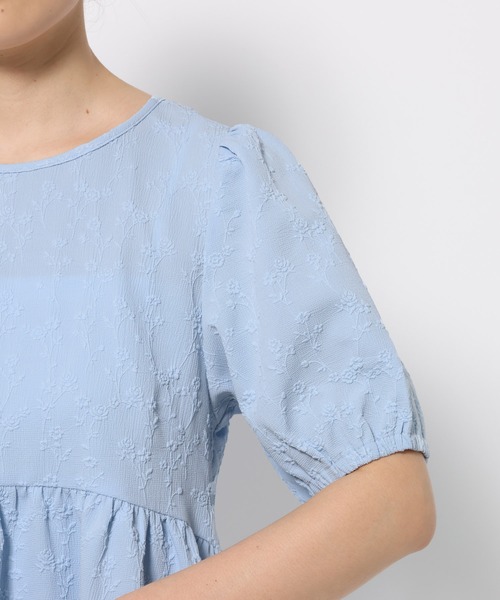 mysty woman（ミスティウーマン）の「フラワージャガードペプラムブラウス   572852（シャツ/ブラウス・レディース・オフホワイト/ブラック/ライトブルー・FREE）」の18枚目の写真