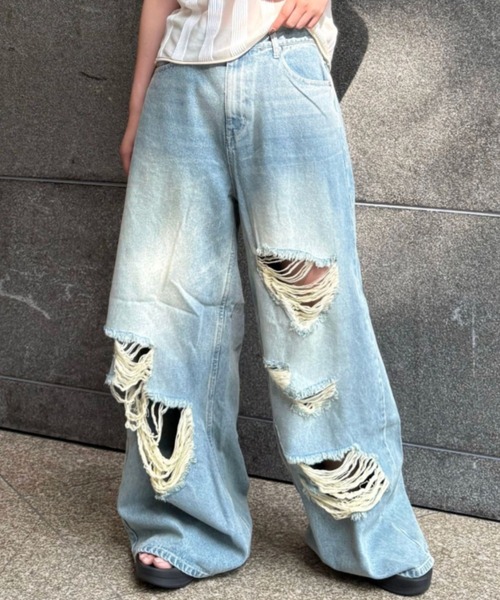 YOOU(ユー)の「ダメージデニムパンツ/クラッシュデザイン × ワイドシルエット(デニムパンツ・レディース・ブラック/ブルー・S/M)」の1枚目の写真