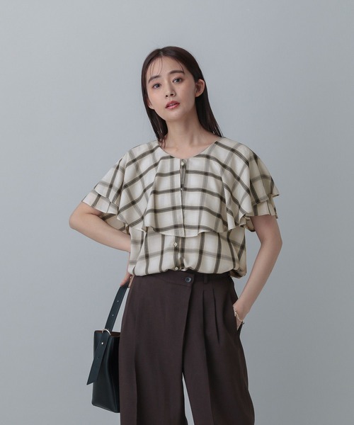 GLOBAL WORK（グローバルワーク）の「MATINEE LINE/チェックフリルスリーブシャツ/495657（シャツ/ブラウス・レディース・ダークブラウン/ブラック/オフホワイト・LARGE/MEDIUM）」の7枚目の写真