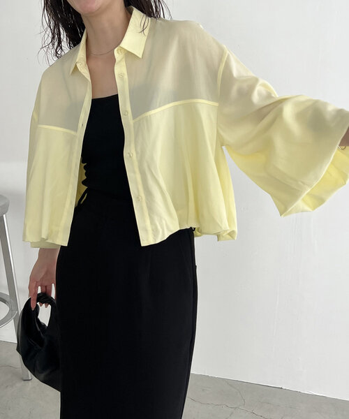 CAPRICIEUX LE'MAGE(カプリシューレマージュ)の「【夏の羽織りにも◎】バルーンパフシャツ(シャツ/ブラウス・レディース・オフホワイト/ブラック/イエロー・FREE)」の1枚目の写真