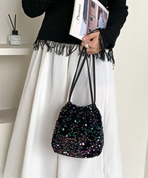 DRESS PLUS(ドレスプラス)の「キラキラ輝くスパンコール巾着バッグ(ハンドバッグ・レディース・ブラック/グレー/ブルー・フリー)」の2枚目の写真