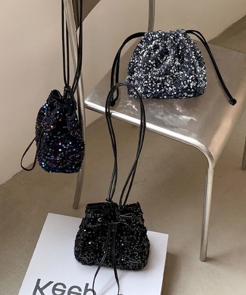 DRESS PLUS(ドレスプラス)の「キラキラ輝くスパンコール巾着バッグ(ハンドバッグ・レディース・ブラック/グレー/ブルー・フリー)」の9枚目の写真