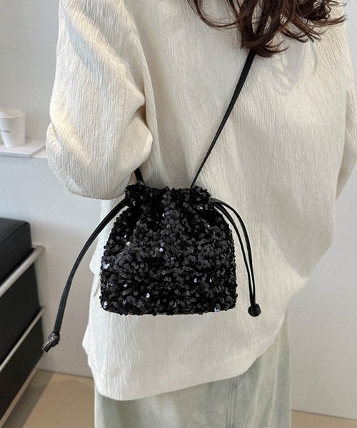 DRESS PLUS(ドレスプラス)の「キラキラ輝くスパンコール巾着バッグ(ハンドバッグ・レディース・ブラック/グレー/ブルー・フリー)」の7枚目の写真