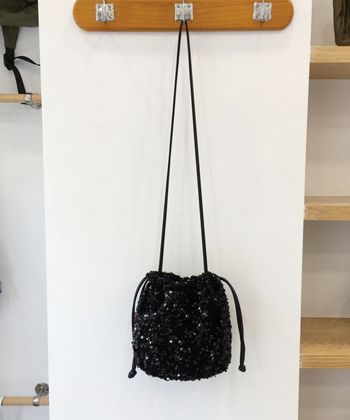DRESS PLUS(ドレスプラス)の「キラキラ輝くスパンコール巾着バッグ(ハンドバッグ・レディース・ブラック/グレー/ブルー・フリー)」の10枚目の写真