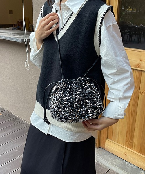 DRESS PLUS(ドレスプラス)の「キラキラ輝くスパンコール巾着バッグ(ハンドバッグ・レディース・ブラック/グレー/ブルー・フリー)」の15枚目の写真