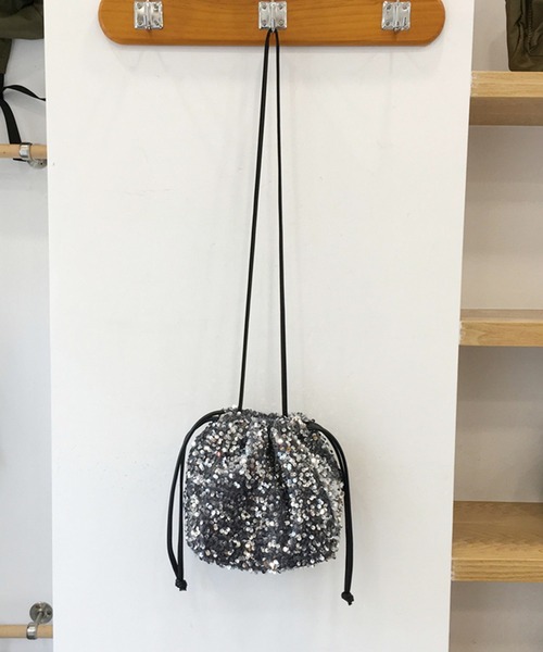 DRESS PLUS(ドレスプラス)の「キラキラ輝くスパンコール巾着バッグ(ハンドバッグ・レディース・ブラック/グレー/ブルー・フリー)」の17枚目の写真