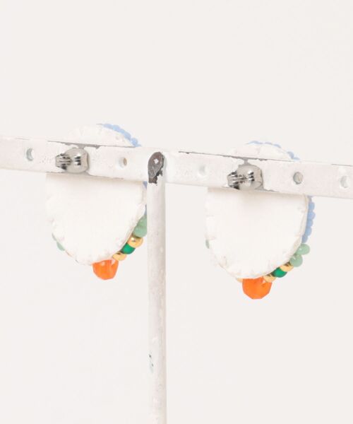 tone（トーン）の「【chiguhagu】【chiguhagu】押花×ビーズ刺繍ピアス(MA)（ピアス（両耳用）・レディース・ブルー・FREE）」の2枚目の写真