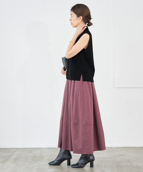 IENA（イエナ）の「ハイツイストウールシルク 襟付きノースリーブ（ニット/セーター・レディース・ブラック/キャメル・FREE）」の4枚目の写真