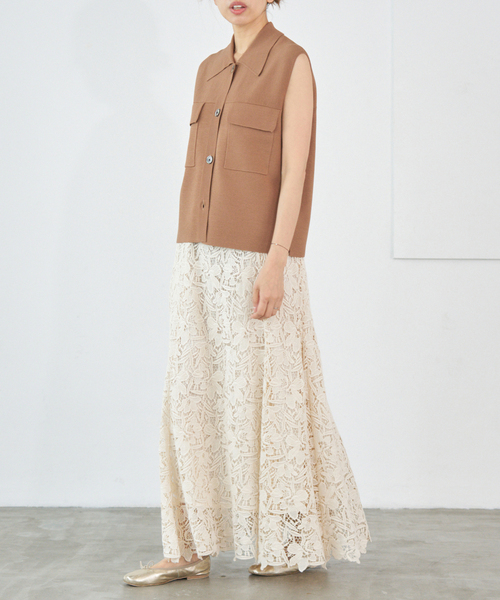 IENA（イエナ）の「ハイツイストウールシルク 襟付きノースリーブ（ニット/セーター・レディース・ブラック/キャメル・FREE）」の13枚目の写真