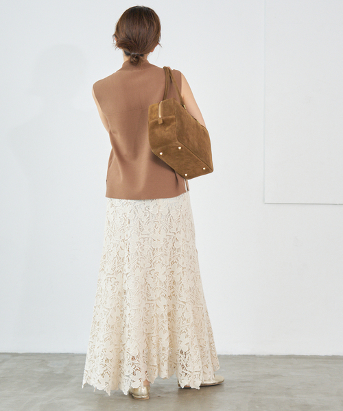 IENA（イエナ）の「ハイツイストウールシルク 襟付きノースリーブ（ニット/セーター・レディース・ブラック/キャメル・FREE）」の15枚目の写真