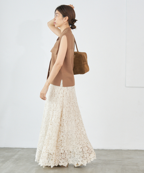 IENA（イエナ）の「ハイツイストウールシルク 襟付きノースリーブ（ニット/セーター・レディース・ブラック/キャメル・FREE）」の16枚目の写真