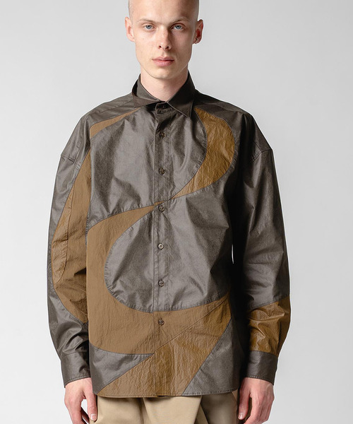 yoshiokubo（ヨシオクボ）の「yoshiokubo ヨシオクボ / SLALOM L/S SHIRT スラローム異素材切り替えシャツ / YKF25206（シャツ/ブラウス・メンズ・ブラック/カーキ・2/3）」の2枚目の写真