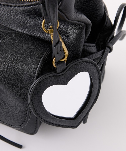 one after another NICE CLAUP(ワンアフターアナザーナイスクラップ)の「ハートミラーチャーム付きドロストバッグ(ショルダーバッグ・レディース・アイボリー/ブラウン/ピンク/ブラック・FREE)」の19枚目の写真