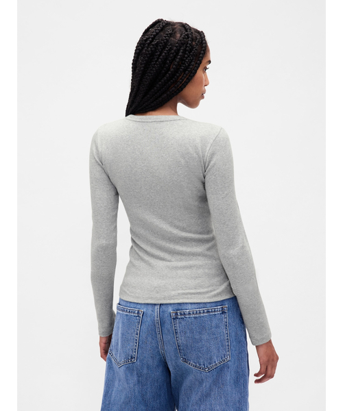 GAP（ギャップ）の「モダン クルーネックTシャツ（Tシャツ/カットソー・レディース・ブラック/ホワイト/ブラウン/ネイビー/ライトグレー・XS/S/M/L/XL/XXS）」の13枚目の写真