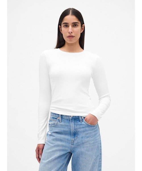 GAP（ギャップ）の「モダン クルーネックTシャツ（Tシャツ/カットソー・レディース・ブラック/ホワイト/ブラウン/ネイビー/ライトグレー・XS/S/M/L/XL/XXS）」の2枚目の写真