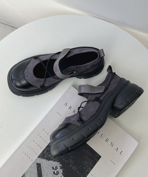 AS KNOW AS plus（アズノゥアズプラス）の「クロスストラップ メリージェーンローファー（ローファー・レディース・グレー/ブラック・L/M）」の5枚目の写真