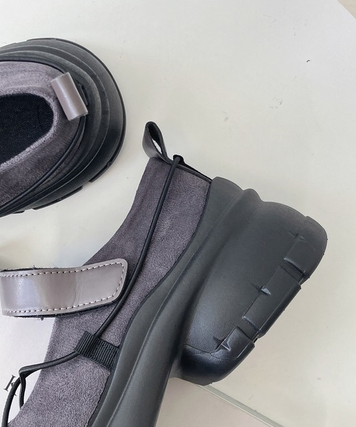 AS KNOW AS plus（アズノゥアズプラス）の「クロスストラップ メリージェーンローファー（ローファー・レディース・グレー/ブラック・L/M）」の6枚目の写真