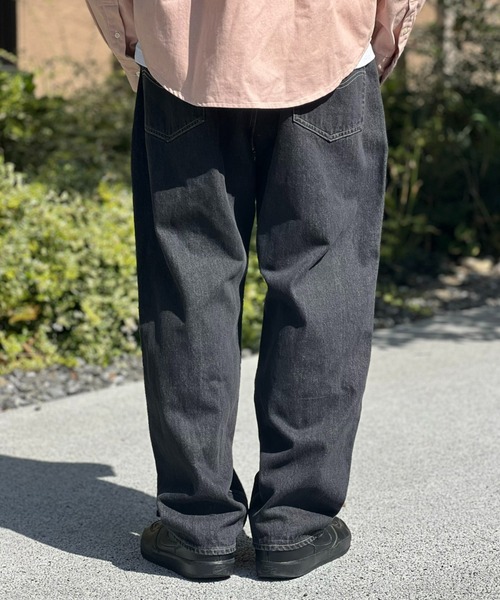 MAGIC NUMBER（マジック ナンバー）の「【MAGIC NUMBER】WASHED BLEACH TUCK DENIM PANT（デニムパンツ・メンズ・その他/ブラック・32/34/30）」の3枚目の写真