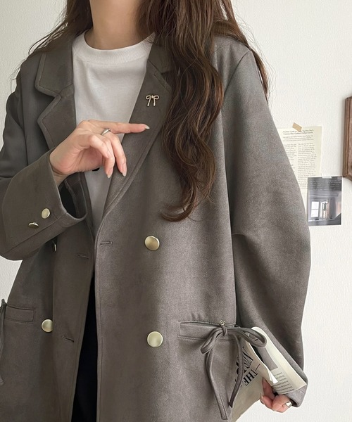 mily bilet（ミウィビレット）の「【mily bilet】大人ガーリーを着こなす。スエード調素材リボン使いテーラードジャケット（テーラードジャケット・レディース・チャコール/ベージュ・X-LARGE/SMALL/MEDIUM/LARGE）」の3枚目の写真