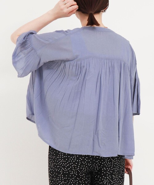 MICO COULIER（ミコクリエ）の「モダールピンタックギャザーブラウス（シャツ/ブラウス・レディース・チャコールグレー/ブラウン系その他/ライトブルー・38）」の8枚目の写真