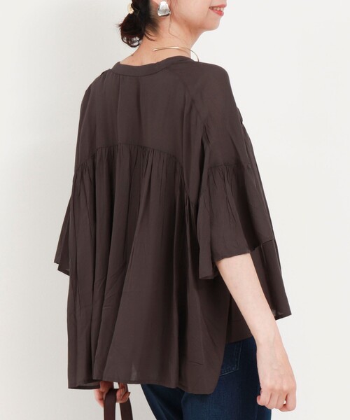 MICO COULIER（ミコクリエ）の「モダールピンタックギャザーブラウス（シャツ/ブラウス・レディース・チャコールグレー/ブラウン系その他/ライトブルー・38）」の21枚目の写真