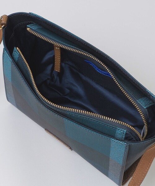 BLUE LABEL CRESTBRIDGE（ブルーレーベルクレストブリッジ）の「クレストブリッジチェックPVCミニショルダー（ショルダーバッグ・レディース・レッド/ベージュ系その他/ダークネイビー/ブルー系その他2・FREE）」の16枚目の写真