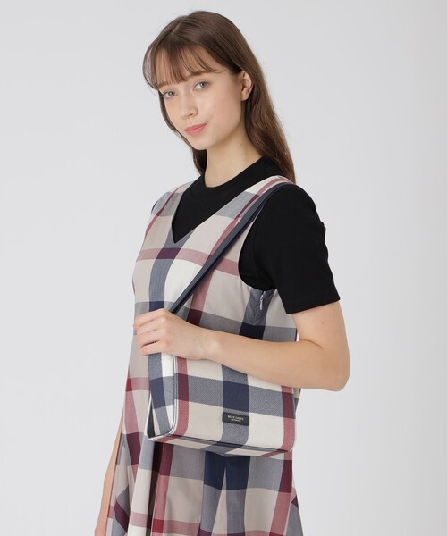 BLUE LABEL CRESTBRIDGE（ブルーレーベルクレストブリッジ）の「クレストブリッジチェックPVCミニショルダー（ショルダーバッグ・レディース・レッド/ベージュ系その他/ダークネイビー/ブルー系その他2・FREE）」の19枚目の写真