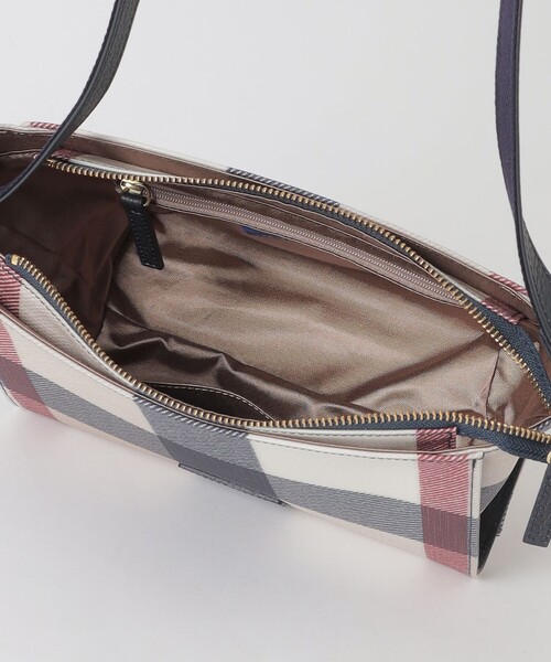 BLUE LABEL CRESTBRIDGE（ブルーレーベルクレストブリッジ）の「クレストブリッジチェックPVCミニショルダー（ショルダーバッグ・レディース・レッド/ベージュ系その他/ダークネイビー/ブルー系その他2・FREE）」の19枚目の写真