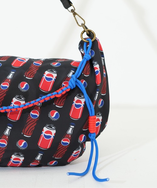 SALON de RUBAN(サロンドルヴァン)の「【SALON de RUBAN / サロン ド ルヴァン】 PEPSI ペプシ ショルダーバッグ(ショルダーバッグ・レディース・ブラック/グレー・FREE)」の5枚目の写真