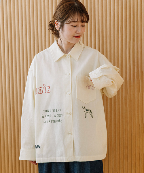 POU DOU DOU(プードゥドゥ)の「JOiEランダムロゴ刺繍シャツジャケット(シャツ/ブラウス・レディース・カーキ/アイボリー/ブラック・M)」の4枚目の写真